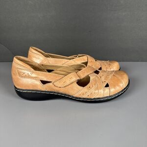 CLARKS Bendables Mary Jane Hook‎ Loop Tan Leather Slip On Shoe Women’s Sz 8 M